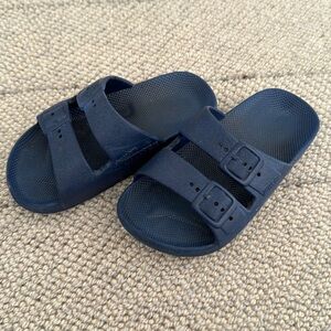 Freedom Moses Navy Blue kids sandals size 8/8.5 toddler